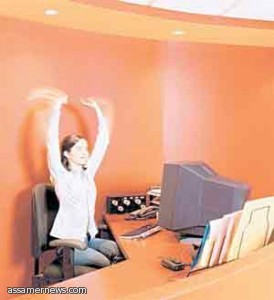 6 تمارين مفيدة لتلافي أمراض موظفي المكاتب 