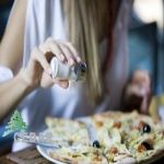 الإفراط فى تناول الملح يسهم فى الإصابة بأمراض القلب